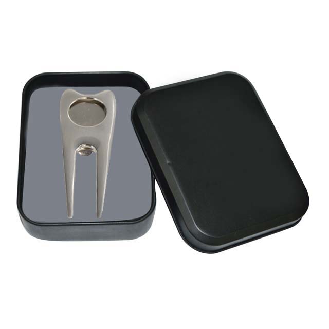 BRUGG – Divot Tool With Ball Marker in a Tin Box